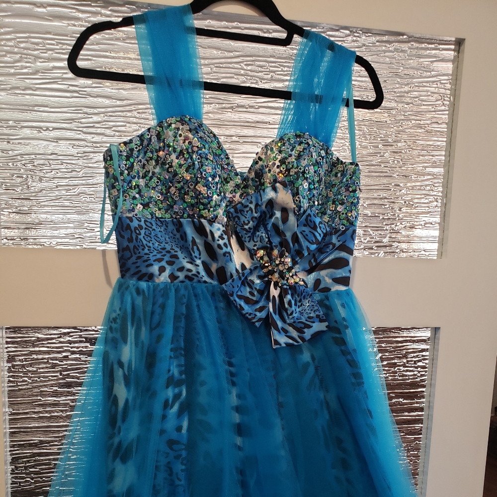 KNEE LENGTH PROM/ PARTY DRESS WORN ONCE SIZE M